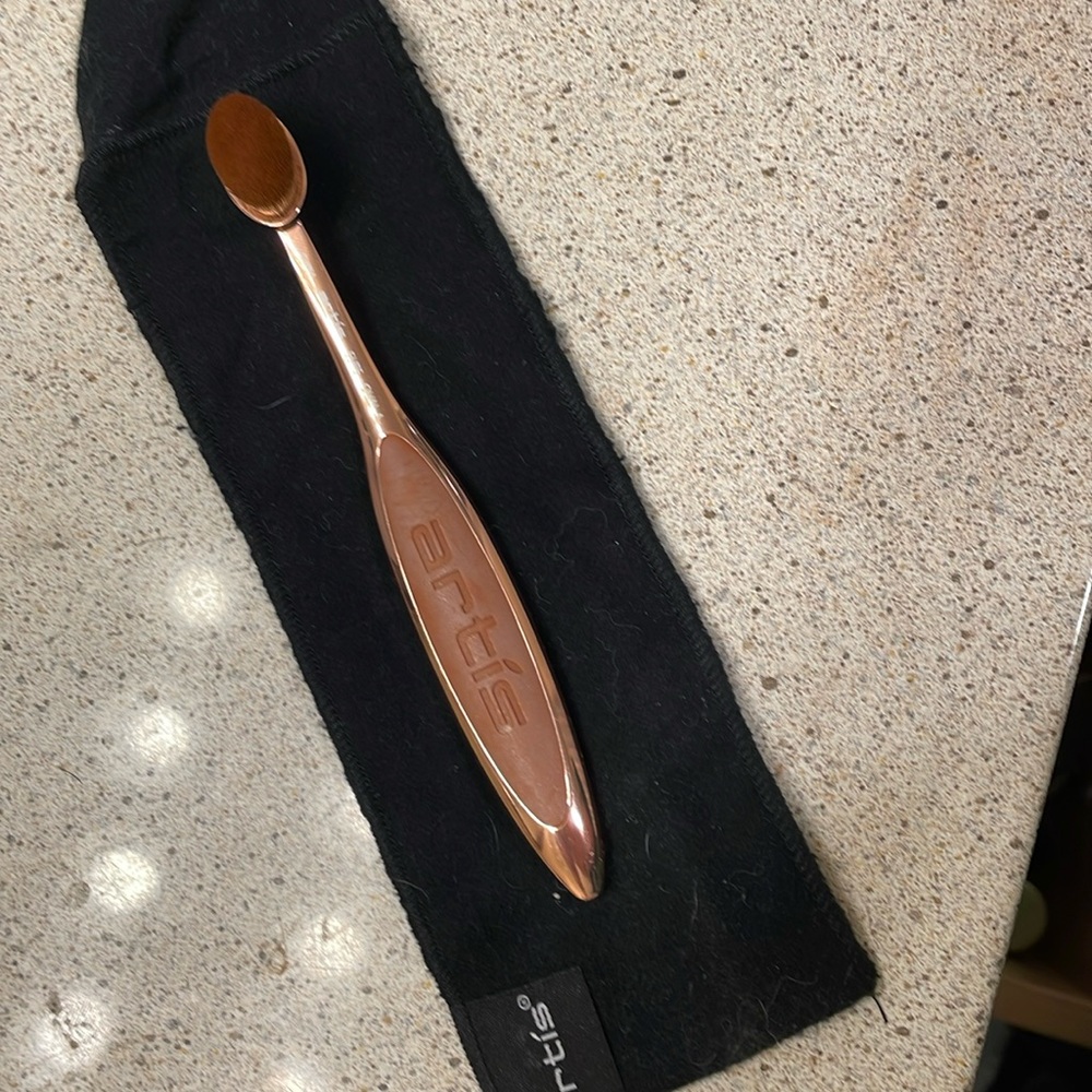 Artis Elite Oval 4 brush